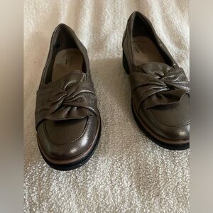 Collection By Clark’s Soft Cushion  Loafer Muted-Metallic Gold 8.5M Pre-owned